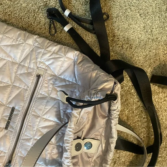 New with tags Michael Kors Winnie Metallic Quilted Backpack - Picture 9 of 13